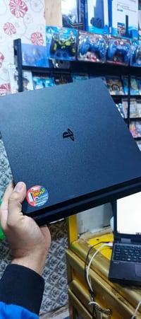 بلي 4 للبيع 1تير نضافه مثل مموضح بلصوره ما واصل مصلح ملحقات كامله يدات...