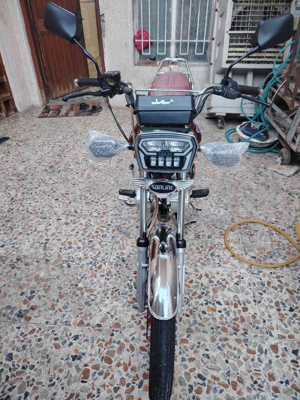 ياالله دراجة يراني سونك سيفان 5 كير هندر مديل 25 مكينة مكفولة كفالة عامل دشبول اكتروني بعده بجياسته أوراق كاملة مال معرض دراجة لوك جديدة بعده عنوان بغداد مدينه الصدر رقم ***********
