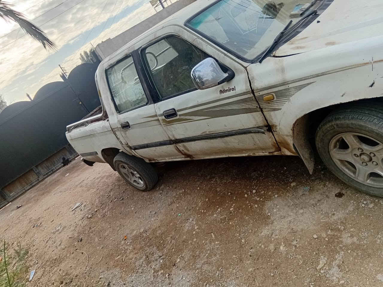 بيكم دير صيني موديل ٢٠٠٦ سياره خير من الله بسمي رقم بغداد انكليزي بيهه نواقص بصيطه السعر ٣٢ وبيه مجال لطبين 
***********
