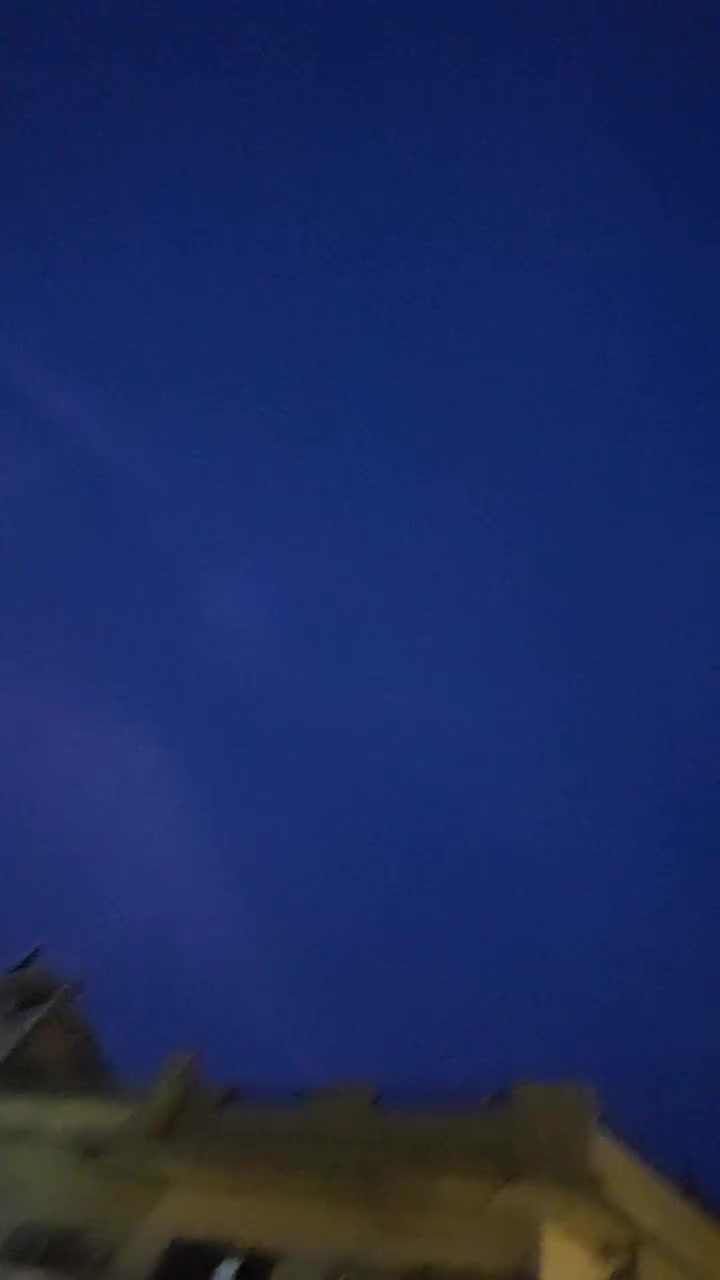 السلام عليكم كيا دبل قماره للبيع السيارة مكفوله كفاله عامه موديل 21 كير ومكينه وتبريد فول السيارة جديده ***********
