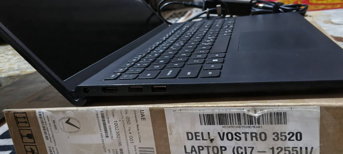 السلام عليكم ، لابتوب Dell Vostro 3520 مستخدم قليل جدا قرابه الشهرين شاحنة و كارتون موجود ، السعر 650 الف وبي مجال بسيط ، المواصفات 

GPU : Intel(R) Iris(R) Xe Graphics 

CPU : i7-1255U 12th Gen Intel(R) Core(TM) 

Memory : 16gb DDR4 2667MHz 

Disk : 1TB Lexar SSD NM610PRO 
المكان البصرة قضاء المدينة منطقة الفتحية/الساجية قرب بيت ابو علاء ، للتواصل واتساب أو رصيد *********** .
