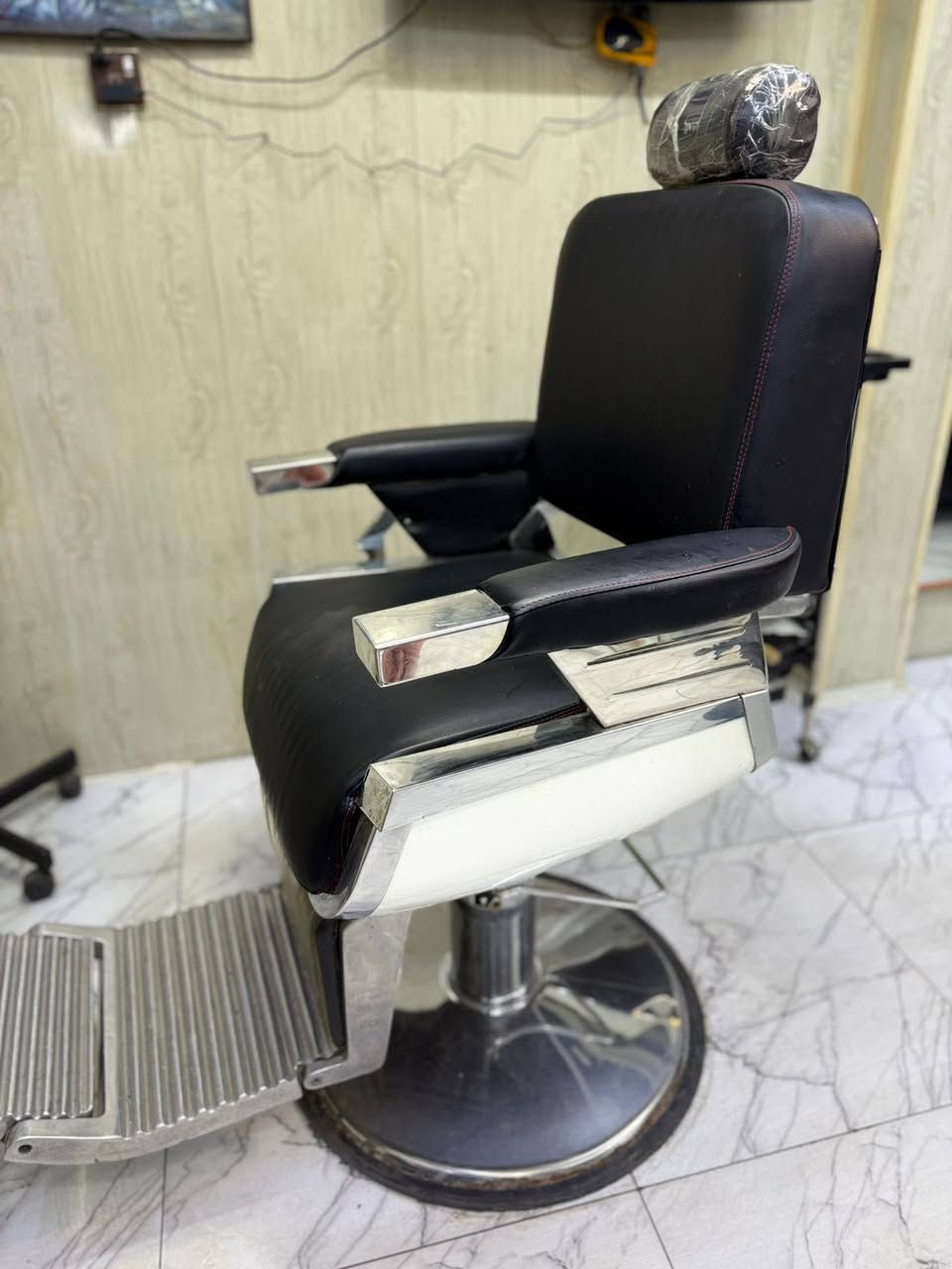 سلام عليكم كراسي بلمود للبيع السعر خاص للتواصل (***********)
