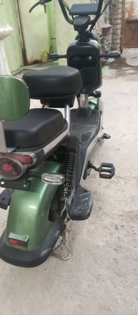 دراجه للبيع بسعر مناسب دراجه جديده مكاني حي الرئاسه شارع عشرين رقم 077...