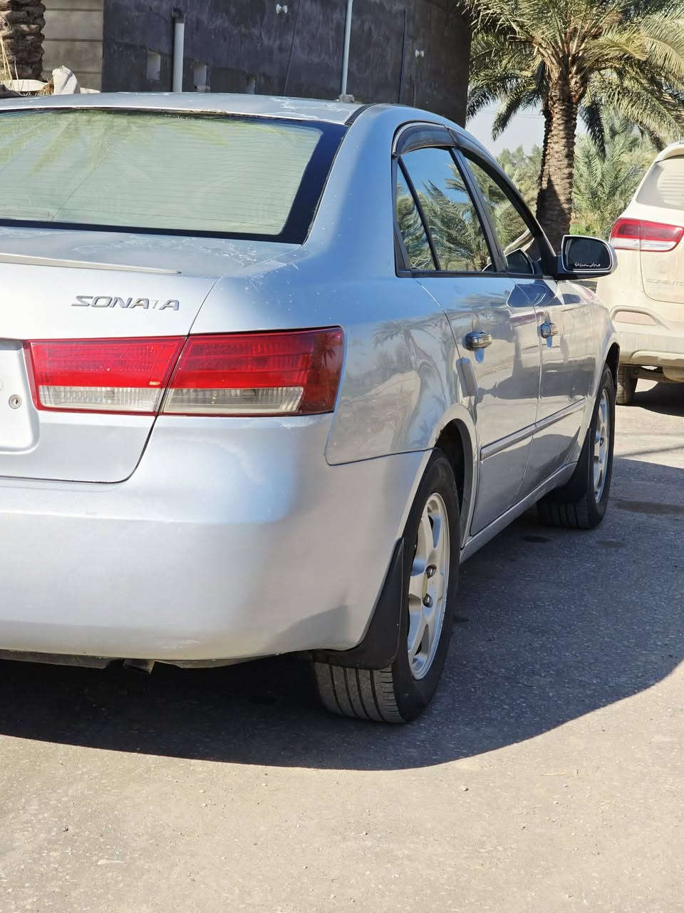 سوناتا 2006 وارد خليجي
مكفولة من الضربة 
كير مكينة مكفول
حدادية مكفولة
تبريد ثلج
شاشة + كامرة 
داخل نظيف فول
تخم تايرات جديدة درجة اولى 
بيها طخه بسيطه بالتكمه الخلفية وراشينها + البنيد مرشوش اثر الجراد والباقي بلاد سيارة نظيفه مال جناي 
رقم مشروع وطني بغداد الكاظمية تحويل ثاني يوم مكان السياره بابل ناحيه النيل  السعر ٩٥ الي مايعجبه لا يعلق اخوان اي ستفسار اتصل *********** /***********
