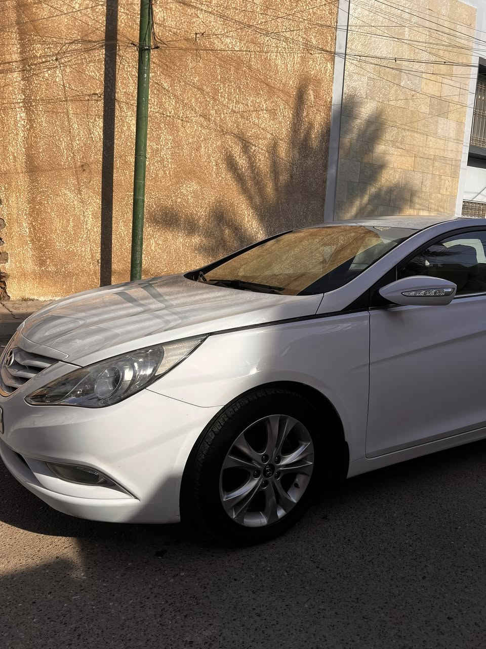 السلام عليكم 
سوناتا 2012 خليجي مواصفات الشركة 
مكفولة من الضربة والصبغ 
العامة قطعتين تبريد مكينة دوش 2400
تحكمات فول حساس خلفي  مري شفط 
خمسة ويل كب 
السيارة كلش جديدة ماشية 81 الف 
استلامة الشركة العامة على ايد وحدة 
 جاهزة من جميع النواحي 
كير ومكينة بلاديات على وضع الشركة 

رقم بغداد الدولي بأسمي

رقم الهاتف ***********
