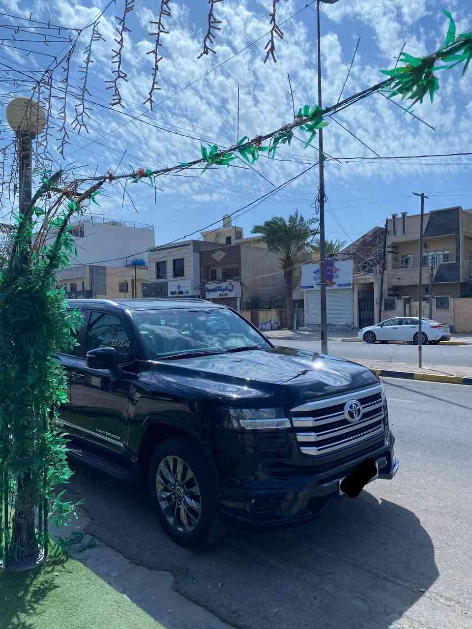 سلام عليكم .
للبيع تيوتا لاند كروز GXR.لمتد 2022 سبعينية 
السيارة ساس اصل ام التطبيق sas.
كفاله عامه بدون قطره صبغ بدون بارد بدون تبديل. كفاله 
محرك السيارة3.5 تون توربو صاروخ السيارة 🚀ماشيه 41 الف كيلو .

ملاحظة السيارة مغلفة PPFبلكامل ضمان 10 سنوات
+السيارة صيانتها كله بشركة ساس.
مواصفات السيارة فول مواصفات الساس المعرفة اعلى شي بل GXR
شاشه كبيره . مقاعد كهربائية.تبريد 3 قطع .تبريد المقاعد.
شاشات خلفيه.سستم سماعات14 JPL سماعة.دخول ذكي .تشغيل عن بعد . زراك لايت .صندوك كهرباء. وبعد بيها هواي مواصفات 
السيارة رقم اربيل باسمي سنويه وهزه جديده 
مكان السيارة بغداد .

السعر 690ورقه
***********رسائل واتساب فقط
