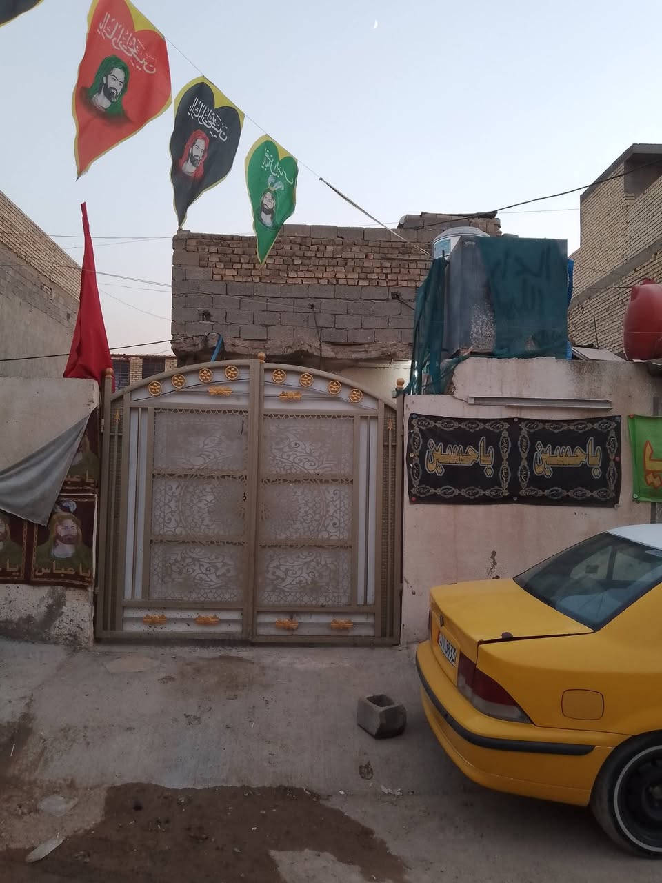 السلام عليكم
من رخصت الادمن 

بيت مساحه 100م

الواجه 5 والنزال 20 

العنوان بغداد المعسكر بلديات قرب شارع الشريط ومدرسه الافنان 

ملاحضه.... الفرع داخله الجهد مي خير من الله.. +مجاري ورصيف باقي بس تبليط 

الاستفسار ***********
