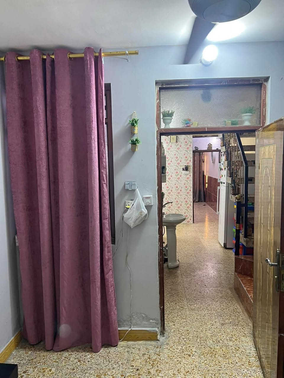 ——————————————————————

🔸 مشتمل للبيع طابو صرف مناسب ✅
50 متر  الواجهه 4م والنزال 12،5م مربع
بناء سنة  2018 تسليم🔑 درجه اولى كامل مكمل 

🔸الطابق1️⃣استقبال ومطبخ حار وبارد وصحيات وغرفه   
 الطابق… 2️⃣غرفتين نوم وصاله وبلكونه وخدمات                                  
الطابق ... 3️⃣بيتونه وسطح

 البناء كله ممتاز ودرجه اولى ونضيف مرتب 
🔸موقع الدار ممتاز جدا📍الشعب شارع الصحه خلف جامع المبرقع وقرب شركه الببسي
 (شارع عريض عرضه15 وتبليط)

+مناسب لحك قبل لاينباع ملاحظه اذ تحب تاخذه وتستثمره اجره الك ب500الف ايجار سريع  
🔸السعر: 145 مليون وقابل للتفاوض 

 
***********📞
