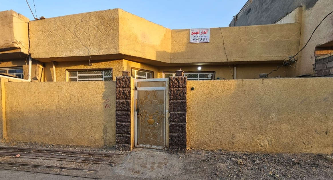 السلام عليكم 

للبيع .... دار سكن طابو زراعي 

الحالة :  الدار فارغ وبحالة ممتازة وجاهز للسكن الفوري 

المساحة الاجمالية : 120 متر مربع واجهه 10 متر ( سند 25 ) بناء درجة أولى 

الموقع : المحمودية / حي الحكيم 

عدد الغرف : غرفة نوم واحده / مع صالة / واستقبال 

المرافق المنزلية : مطبخ / وحمام / وصحيات مع ( صحيات خارجية ) 

السعر : (45مليون) 

للمزيد : الاتصال *********** متواجد واتس اب . 

تحياتنا .
