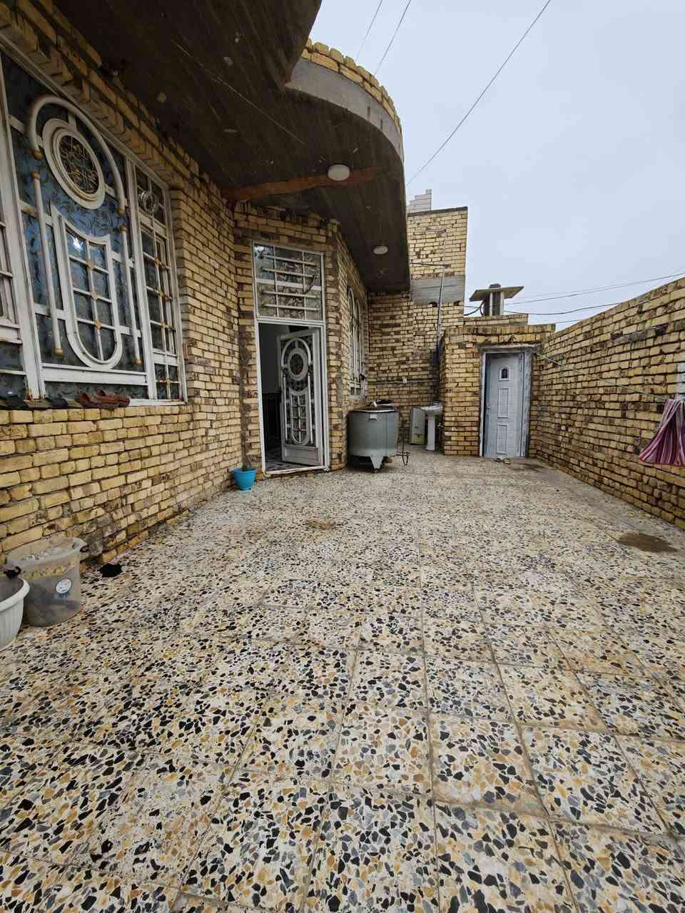 دار للبيع ( رقم معامله كامله) 
في منطقة حي الغدير الثانيه
(محافظه ميسان 💙 العماره)
مساحة 234 متر مربع ركن على ساحه
كونكريت بناء 2018 طابق واحد
ثلاث غرف نوم
غرفتين نوم 5×4
الغرفه الثالثه 4×6
الإستقبال 8×4
الصاله 8×5
مطبخ
صحيات خارجيه وداخليه
گراج كبير
للاستفسار *********** ☎️🤳
#عقارات 
#قطع_اراضي 
#عقار 
#بيع_و_شراء_عقارات
#الشعب_الصيني_ماله_حل😂😂
