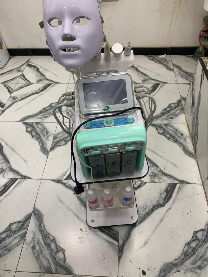 سلام عليكم شباب هذن جهازين للبيع الهيدرو ٢٥٠ الف امانة الجهازين جدد وستخدام كلش قليل وجهاز لبخار ٥٠ الف الرقم ***********
