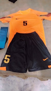 ١٠ قطع مرقّم • قماش أصلي • ١٢ جوارب نص