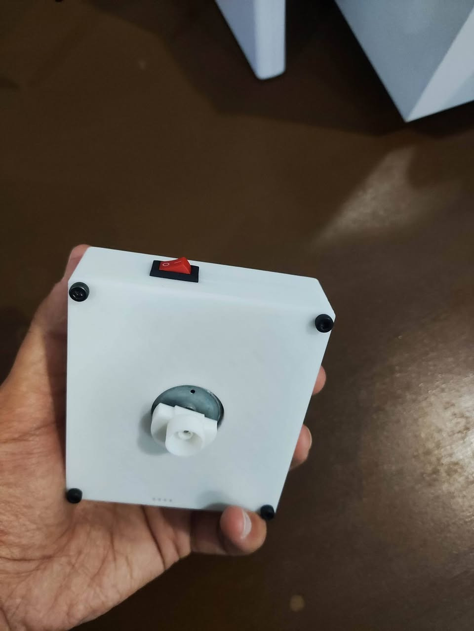 السلام عليكم
احدى ابتكاراتي جهاز mixer يستخدم بمختبرات التحليلات لغرض يسوي مكس او خبط للادرار داخل التيوب افضل من ضرب جدار التيوب باصابع اليد او بالمنضدة
الجهاز قابل للشحن تايب سي(شحنه الوحده تطول فترة طويله) 
بيه نوعين مكسنك خفيف وقوي حسب مكان وضع التيوب اذا جان بالوسط او بالجهه الي صايره نص دائره (مكسنك قوي) 
و كذلك امكانيه تبديل الروتر (الجزء الي يفتر) وناوي ابدله بمادة tpu لان ال pla صلب وممكن بالمكس القوي المطول التيوب ممكن ينفطر (صارت مره)

لا يتضمن مايكرو كنترولر او مايكرو كومبيوتر


**إذا كنت صاحب هذا الإعلان وتريد حذفه لأي سبب، رجاءا أرسل رسالة إلى الدعم الفني**