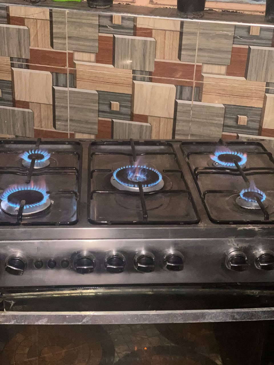 طباخ فريش مصري شغال 175وبي مجال ***********
