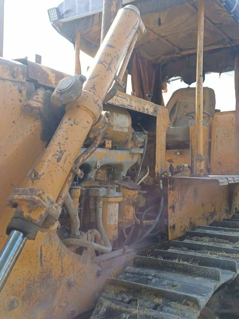 السلام عليكم بلدوزر موديل ٨٢ كوماتسو حجم ٦٥رقم بغداد جاهزه السعر ٢٢ مليون للتواصل
***********

***********
