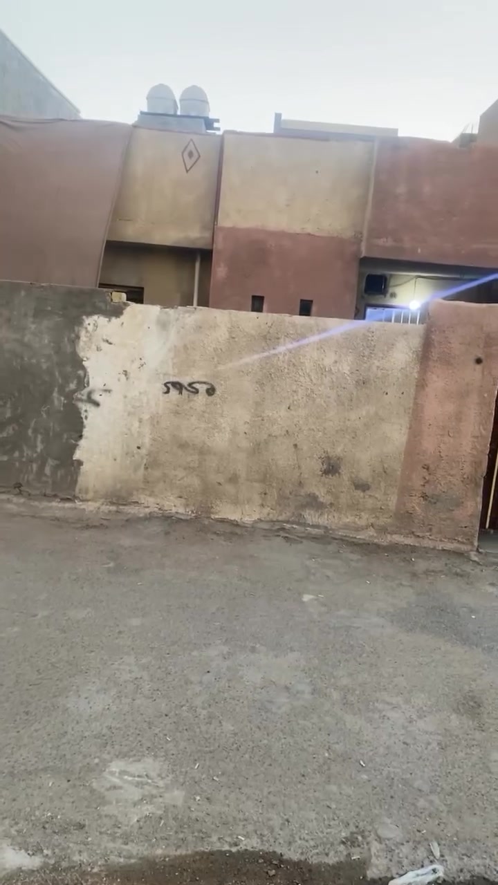 قطعت ارض تعتبر ميت متر سعره مناسب راسل وتساب فقط *********** بغداد دوره حي اسيا
