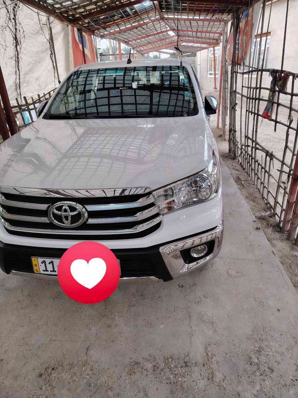 السلام عليكم هايلوكس تيوته ٢٣ ساز اوتوماتيك فول موصفات سياره مكفوله  ماشيه١٠٠ سياره حلوه وخير من الله سعر  ٢٧٥وبيه مجال ***********
