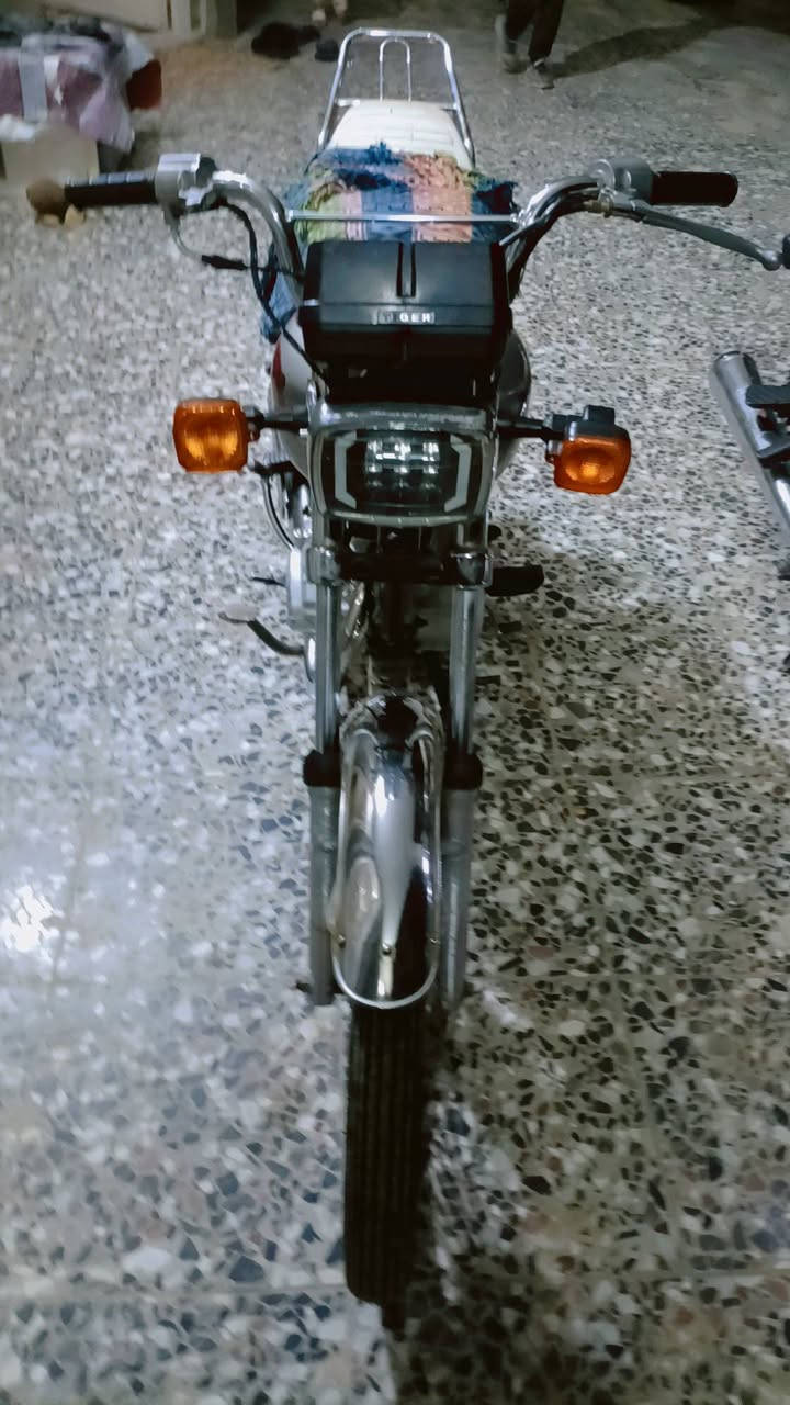 سلام عليكم دراجه موديل 19 اوراق اصولي محرك ماملعوب بي بعده جديد بلاد مامفتوح كهربائيا شغاله دراجه خير من الله نشاط ونضافه السعر 400 وبيه مجال قليل 
الرقم *********** مكاني الحله ابو غرق
