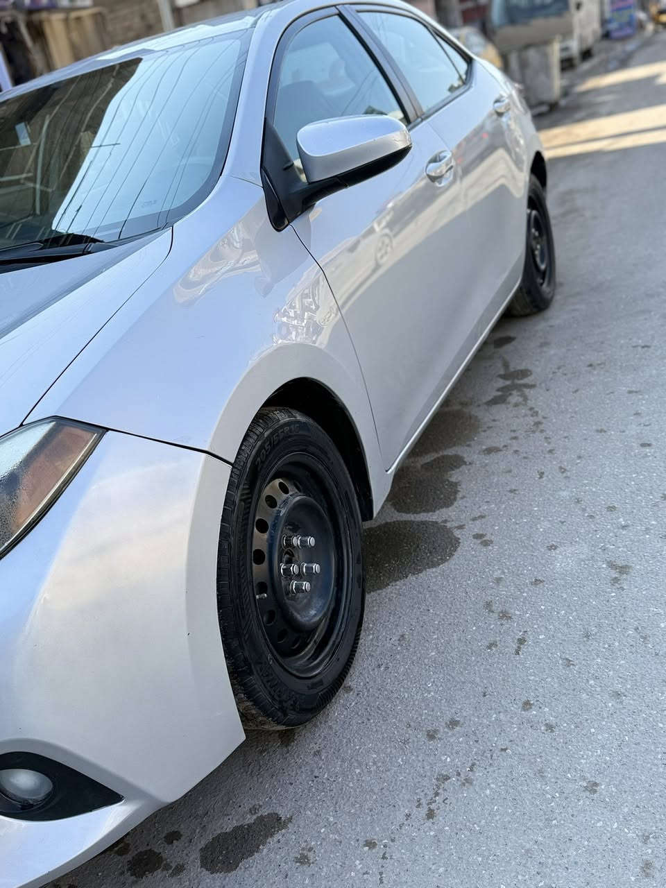 السلام عليكم للبيع كورلا وارد امريكي
2016  رقم بغداد باسمي سياره نظيف وجاهزه 
منظومه تبربد جديده كير مكينه بلادي 
صور الحادث مرفقه وبيها صبغ 3 قطع وبارد بالبنيد 
مكانها الامين الثانيه للاستفسار 
***********
