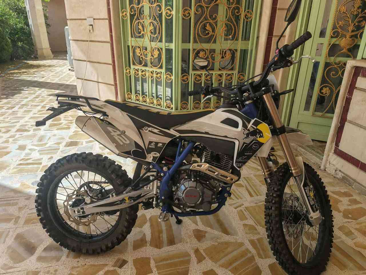 سلام عليكم اخوان دراجه للبيع CRX محرك 300 موديل 2025 دراجه نضيفه حيلل ***********
