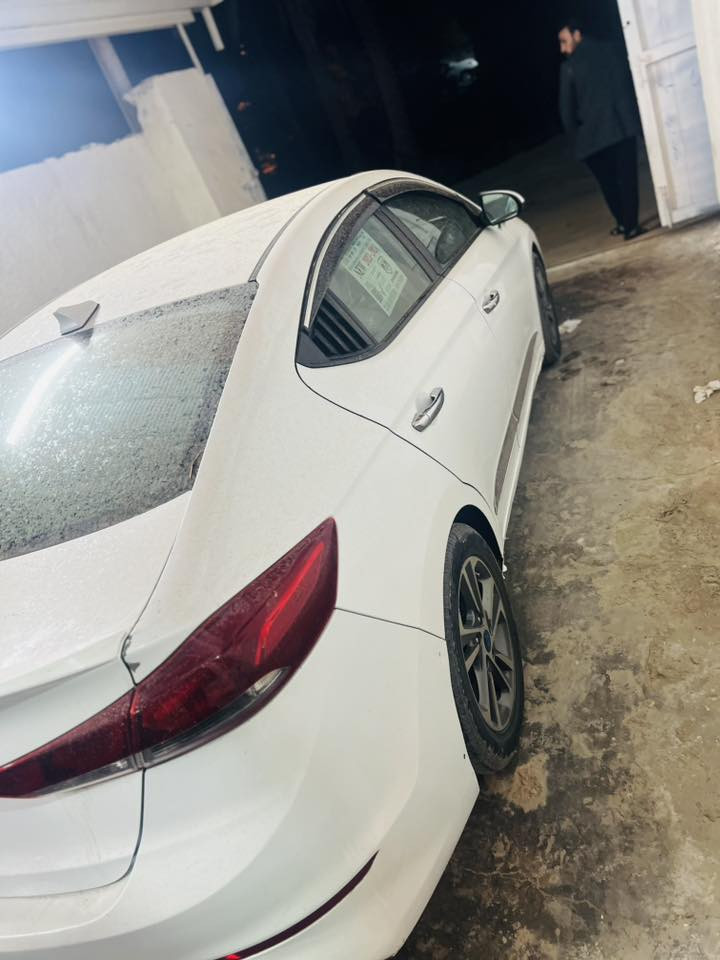 السلام عليكم اخواني الأعزاء للبيع  او مراوس بسوناتا هونداي النترا 2017 وارد أمريكي مكينه 2000 دوش نص فول رقم أربيل بسمي تحويل مباشر السياره جاهزه من كلشي بيه فد أربع مكانات صبغ اثر تكشير حادثه خفيف بدون اي داخل سياره نضيفه سعره 117$مكاني كربلاء 
رقم الهاتف/‭0782 258 0180‬
‭0772 888 6626
