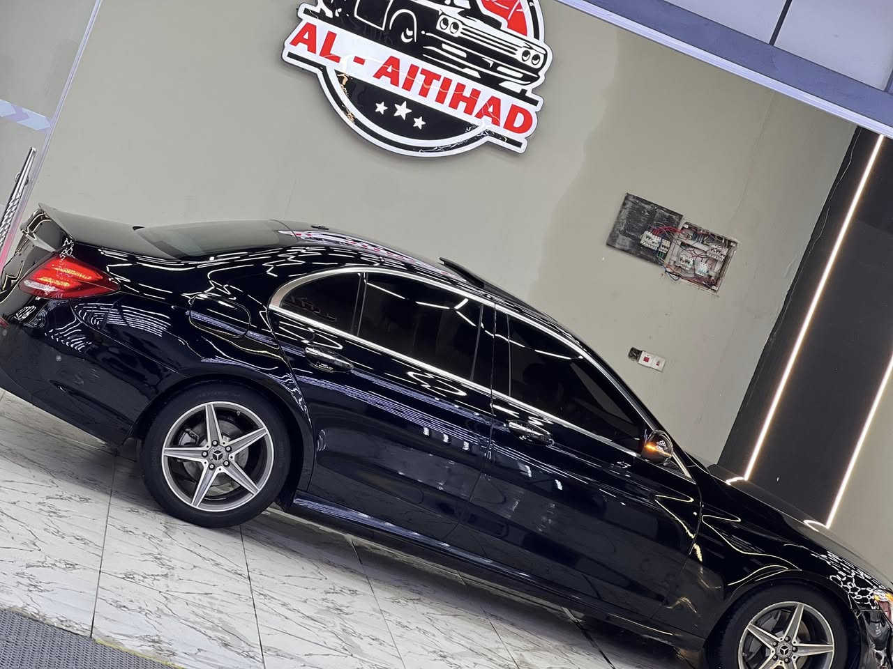 رقم شمالي إنكليزي 21 ب اسمي

E300مرسيدس 
2017  تو ويل بدون ايرباك
مغلفه ppf 
مواصفات فول فتحه سلايد
 (عطر s)
أناره 64 لون 
شاشه متصله دجيتل 
برده خلفيه 
اوتو بارك
صندوك كهرباء 
حساسات ورادارات من جميع الجهات 
ولاباقي المواصفات المعروضه 
بدي amg
لايت داينمك متحرك
دبل ماوس 
ماشيه 64 m
فجوج amg
حادث بسيط جاملغ خلفي صبغ وركن قبغ الصندوك مبدل  ابلادي نفس اللون  يعني قطع وحده صبغ

***********
بغداد العامريه
