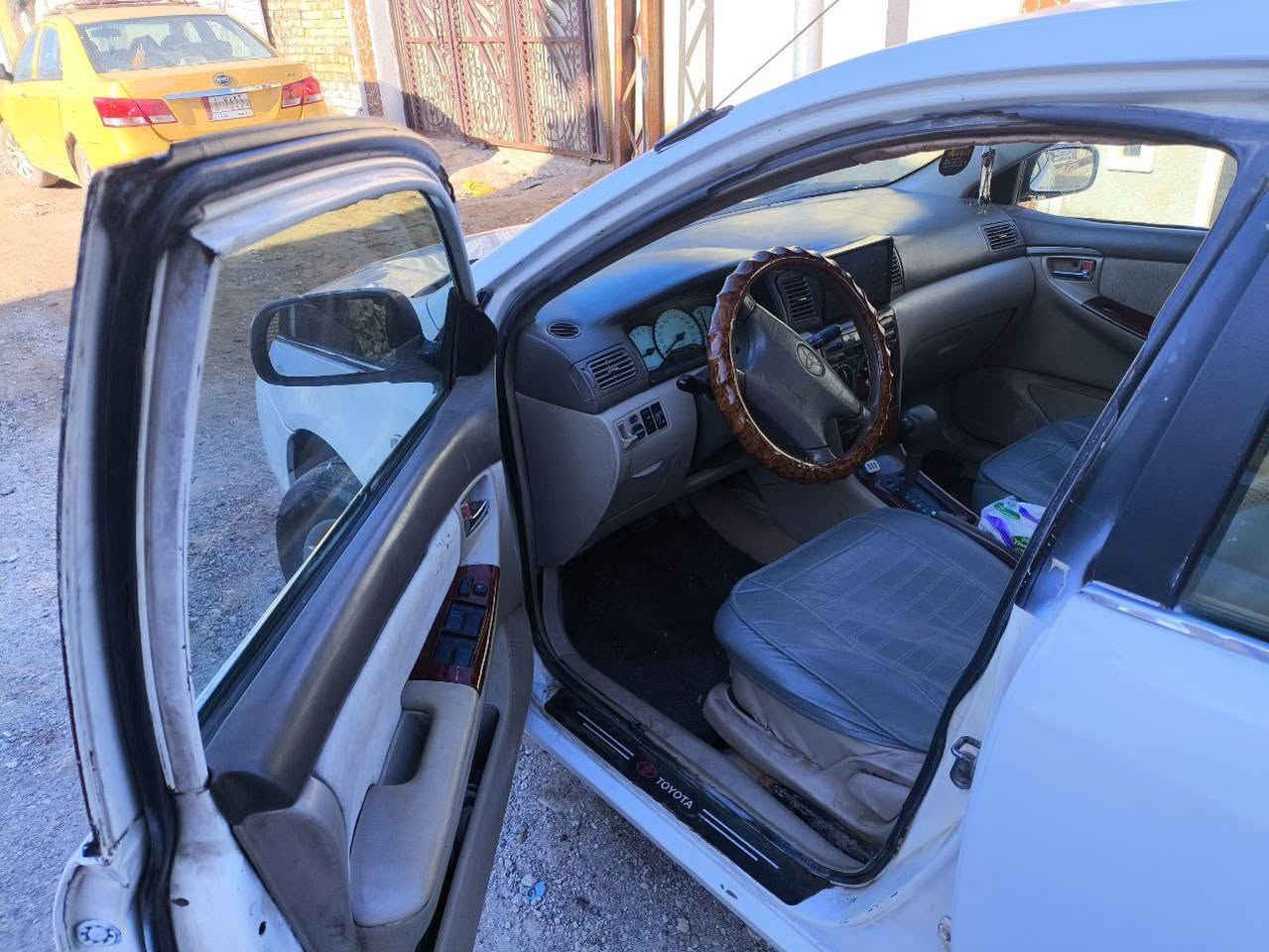 السلام عليكم كورلا بيكاتشو موديل2006 للبيع
رقم بغداد انگليزي مشروع وطني بسمي بأي مرور تداور سنويه جديده مكينه مكفوله كير وتبريد وحداديه وتخم تاير سياره  بيها  ضربهه با صندوك والجاملغ عكس السايق  ومصلحه مصبوغه عام للجماليه
السياره جاهزه وخيرمن الله ترايك وين تريد طلع بيها السعر75 وبيها شويه مجال للشراي مكان السياره الكوت 
رقم الهاتف ***********
