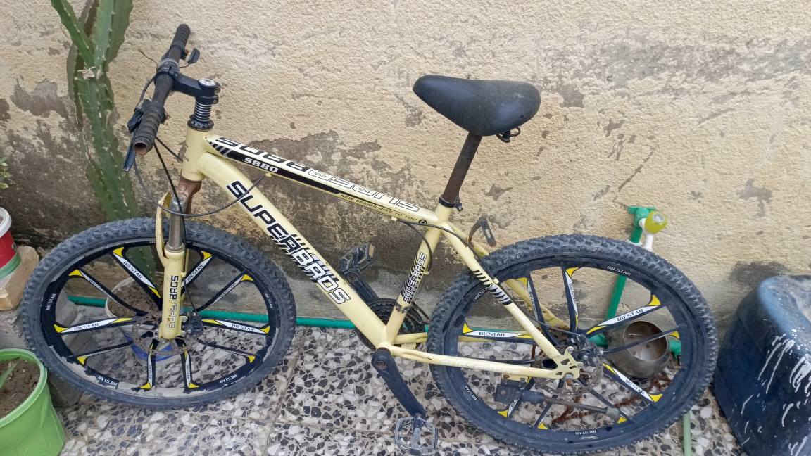 السلام عليكم باسكل ياباني نضيف تايرات جدد الزنجيل مقطوع سعر ٣٠ الف حسينية خدمات مسقط خلف حسينية الزهراء ع ***********
