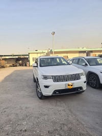 جيب جراند شيروكي Overland فول مواصفات  موديل 2020 ماشية 80الف  السعر 3...