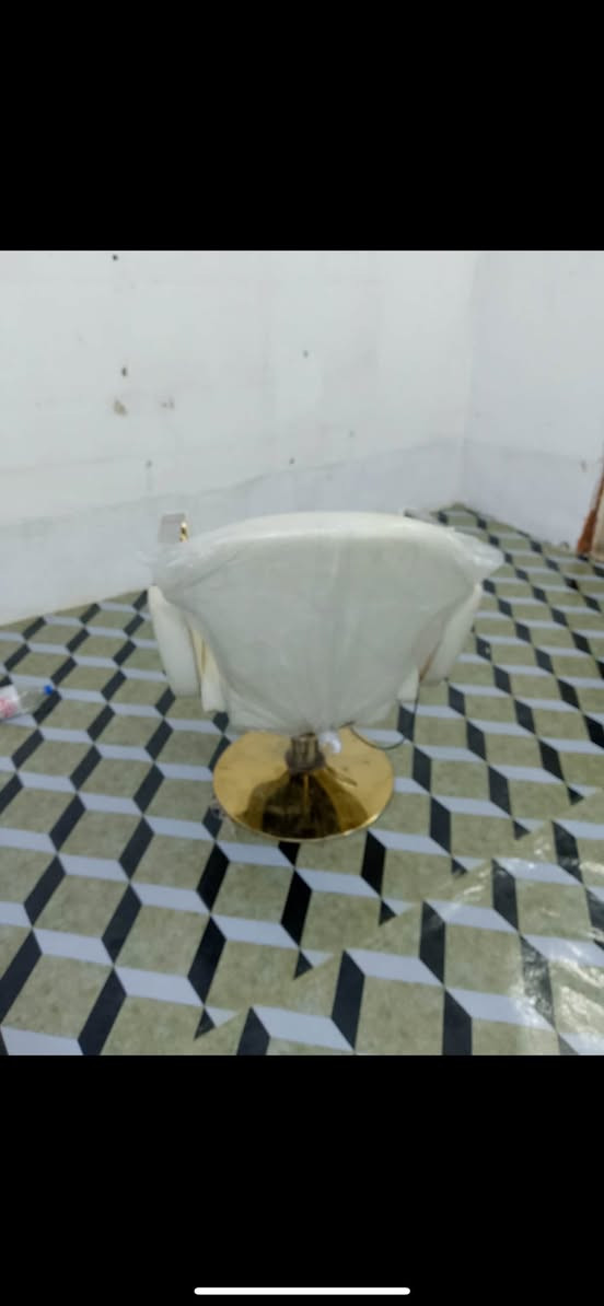 السلام عليكم كراسي حلاقه للبيع سعر الكرسي (٩٠) الاستفسار ***********
