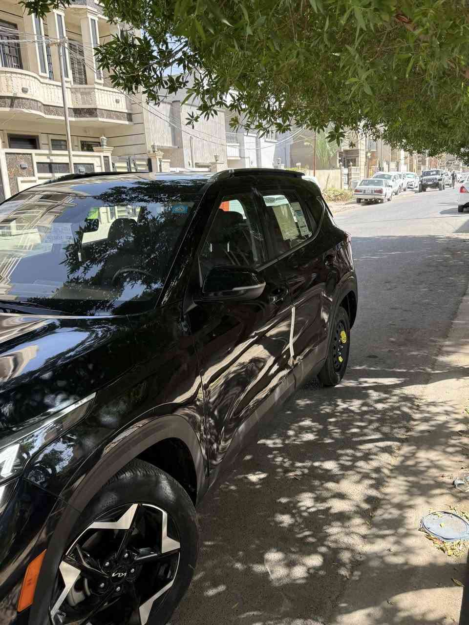 السلام عليكم للبيع 
كيا سلتوز 2024
الحادث موضح بالصور 
مواصفاته فول 1/1
مكينة الفين دوش 2000
بصمة تشغيل 
بصمه ابواب 
تشغيل عن بعد 
شاشة دجتل
لد دشبول وابواب امامي ابلادي ويه الشاشه 
رادارات امامي خلفي 
مانع انزلاق 
تبريد قطعتين 
نزول منحدرات 
كشن كهرباء 
كشنات تدفئه
تحكمات استيرن 
ويل نجمة
كروز سرعه 
سياقه ذاتيه
تحديد مسار
نقاط عمياء 
ثلاث وضعيات للقياده 
اطفاء ذاتي عند الوقوف 
اشاير بل مري 
السعر 165
  
مكاني بغداد الغدير 
رقمي ***********
موجود بي واتساب
