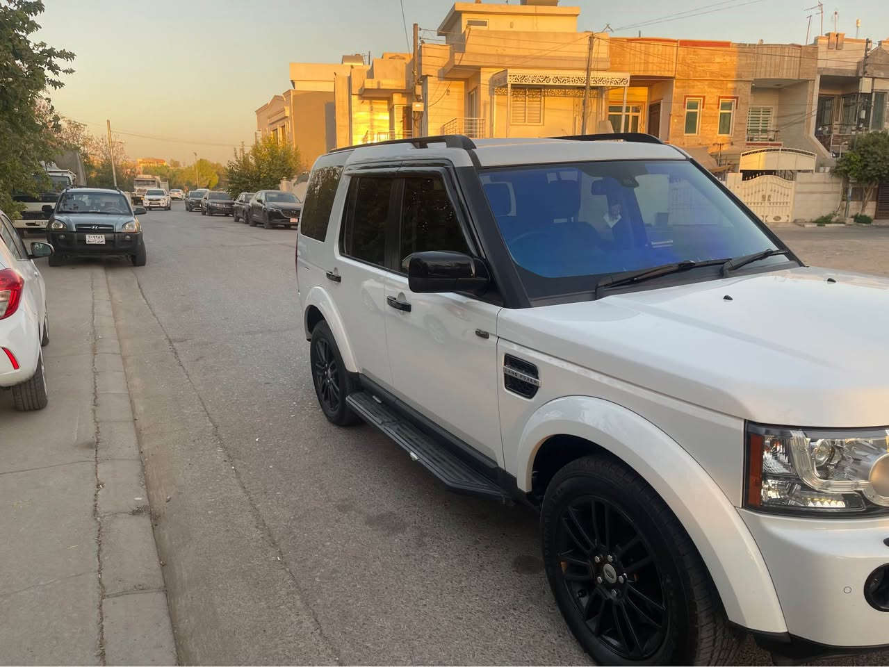 7000 $ Land Rover discovery 4. Tebeenee froshtni bo yakek passporte baritannia habe. Sayaraka be 3ayba. Da3mi nya. Bwayeghi nya. Bo zanyari zyatr, ***********. أربيل, العراق
