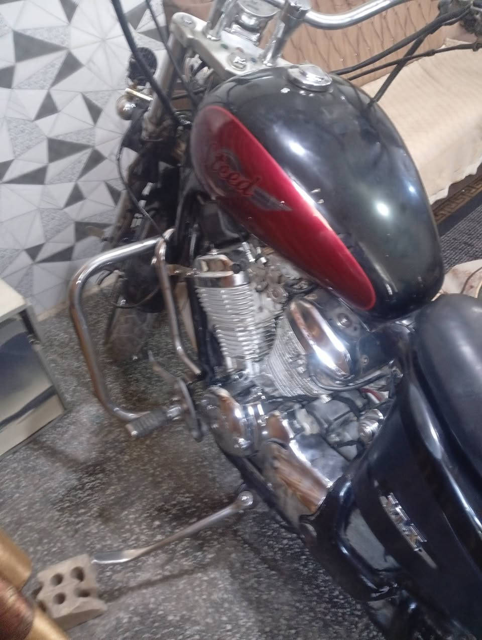 سلام عليكم شباب دراجه ستدد 400 دراجه نضيفه ما ناقصه اي شي اوراق  موجوده كفاله عامه السعر واحد 1350 المكان شعب نهايه حي اور الرقم الهاتف ***********
