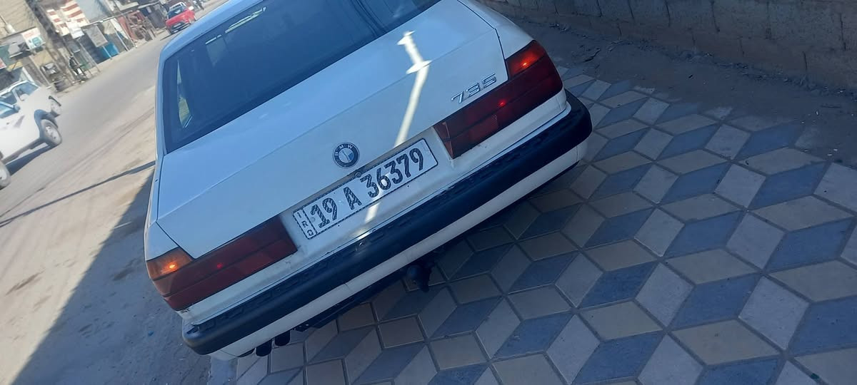 سلام عليكم عندي هاي بي ام موديل ٩٣ حجم ٧٣٠ كير عادي مكينه وكير جديد تخم تاير جديد ويل كب جديد  صدر جديد كهربائية كله شغاله جام كهرباء سياره كامله رقم كربلاء نكليزي تحويل مباشر مكانه بغداد لشعب رقم *********** سعر ٣٠
