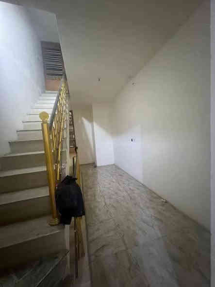 #مكتب_ابوسيف_للعقار_بيع_شراء_ايجار_تعقيب_هدم_تقييم
السلام عليكم 
يستمر مكتبنا بتوفير العروض الى زبائننا الكرام 

يعلن مكتبنا عن توفر مشتمل حديث مدخل واحد للبيع 
المساحة (٦٠) متر  
الواجهة (٣) متر 
النزال (٢٠) متر 
 يحتوي على ؛
الطابق الاول
كراج صغير واستقبال وحولي مطبخ وغرفة نوم وخدمات
الطابق الثاني 
غرفتين نوم وبيتونة وسطح

العنوان /الشعب @@@حي التجار @@خلف قاطع مديرية الشعب@@@

السعر (١٥٥ ) مليون وبي مجال

للاستفسار زيارة مكتبنا الكائن في ألشعب شارع الاسواق المركزية مقابل جامعة الامام الكاظم  
او الاتصال على الأرقام التالية؛
مكتب ابو سيف الساعدي 
***********
***********
او التواصل عبر البرامج التالية؛
ماسنجر واتساب
