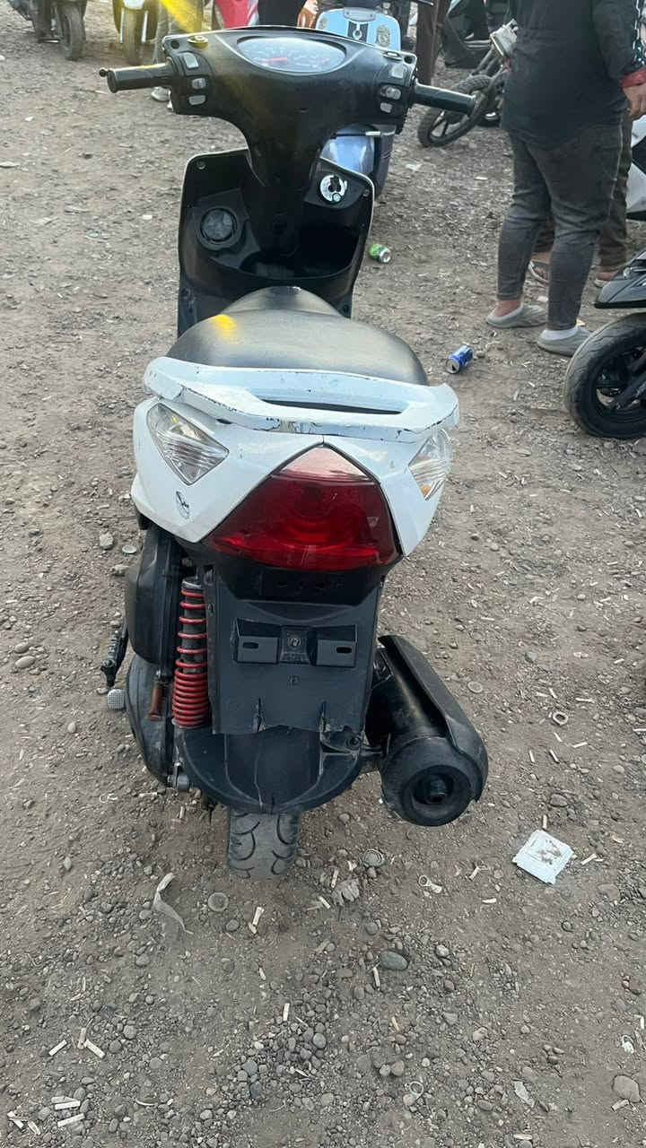 بسم الله الرحمن الرحيم 
دراجة ثعلب 

محرك ناعم كابريتر بلادي 

كهربائيات شغالة سلف وهندر 

گيج بانزين شغال كيلومتر ميشتغل

بريكات شغالة ودبلات ابلادية

مكاني غزالية شارع الضغط 

سعرهة٥٠٠بيه مجال


**إذا كنت صاحب هذا الإعلان وتريد حذفه لأي سبب، رجاءا أرسل رسالة إلى الدعم الفني**