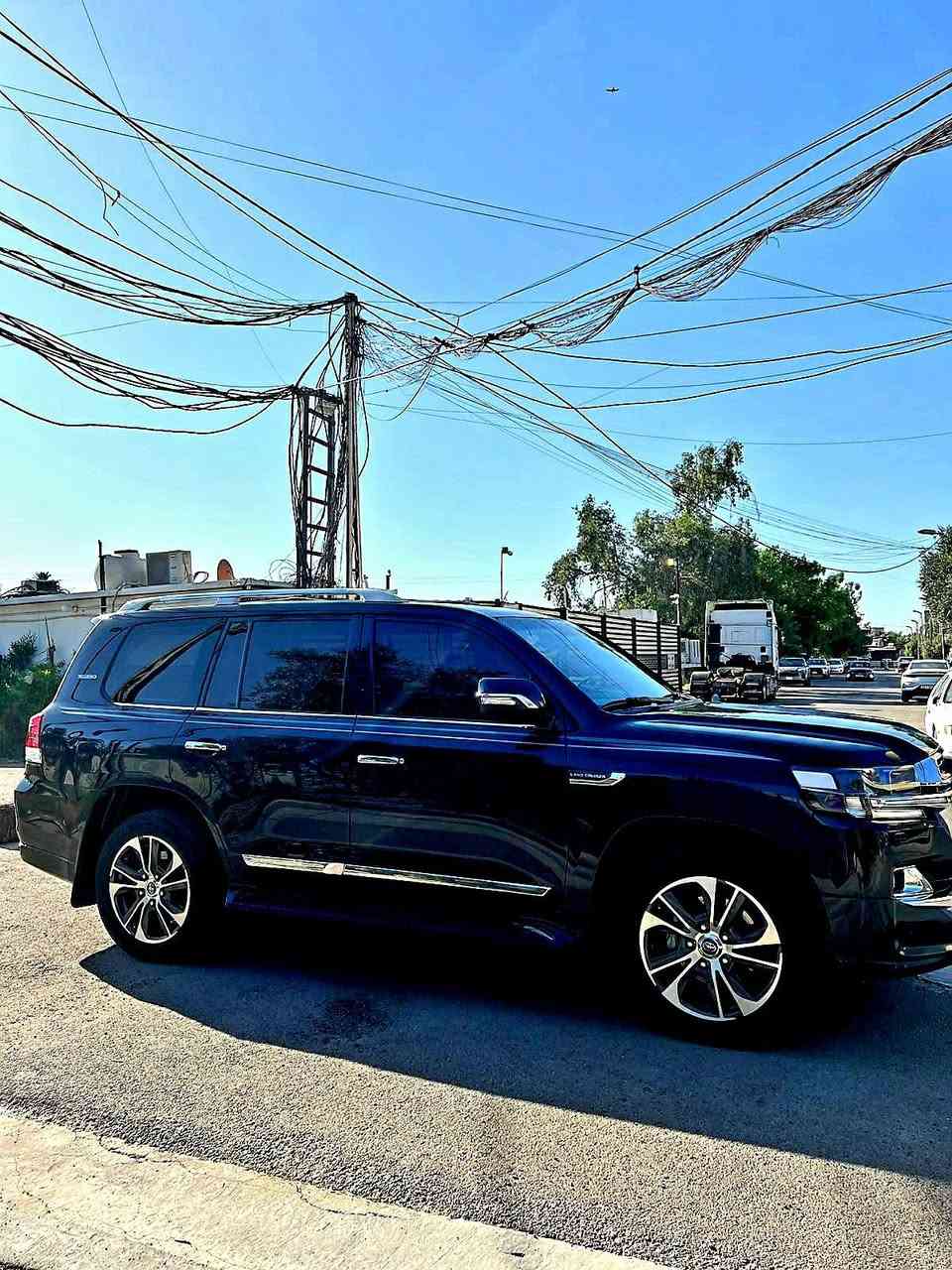 السلام عليكم 
للبيع تويوتا لاندكروز كراند تورنك ساز  ام الشاحن  (2020)
السياره مكفوله كفاله من الصبغ ول تبديل

-السياره بدون صبغ حتى الدعاميات
ماشيه 82 كيلو متر حقيقي
مواصفاتهه
-بصمه 
-فتحه
-كشنات جلد
-كشنات كهرباء( 3 طكات)
-شاشه كبيره
-تحكمات ستيرن
-دبل ماوس
-ثلاجه بل جكمجه
-محرك ٤٠٠٠
وبقية الموصفات معروفه بل لاندكروز

السياره كفاله محرك كير بدون فتح شرط الفحص
مكان السياره بغداد
للاستفسار ***********
السعر 50.500 وبيه مجال

