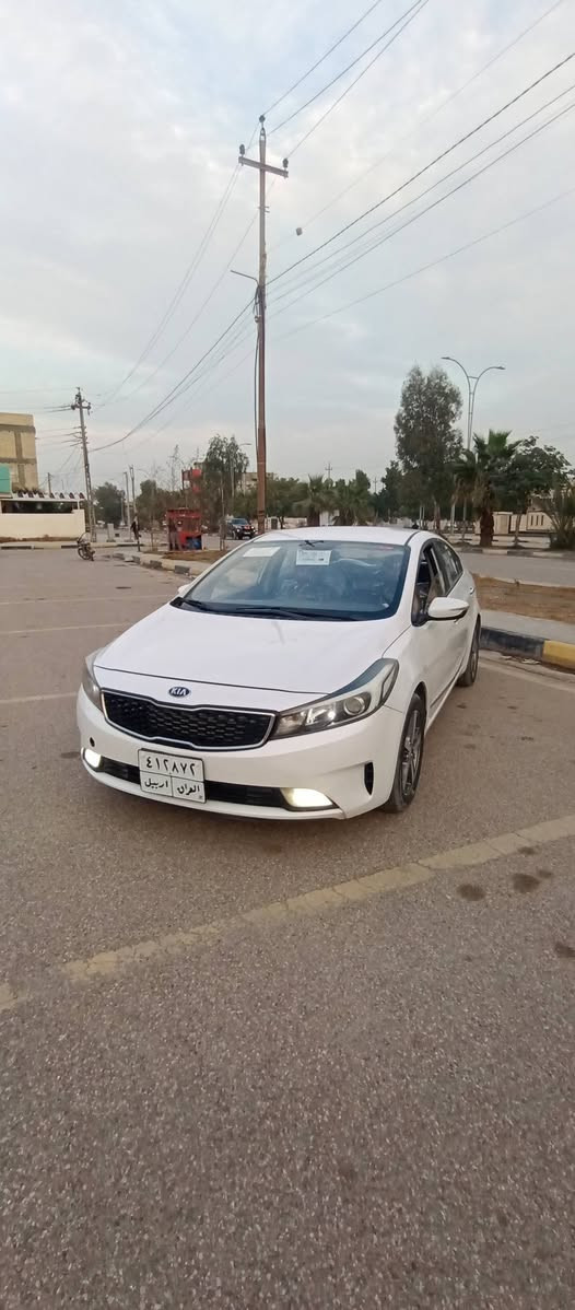 السلام عليكم سيراتو موديل 2017 خليجي بيه قطعه صبغ جاملغ بدون دواخل ولباقي كفاله عامه مكينه 1600 مواصفات شاشه كامره تحكم استيرن اشاير بل مرئي ويل كب اكروم  تبريد تادفئه  خير من الله  حداديه جديده سياره جاهزه السعر 122وبيه مجال مكاني واسط عزيزيه ***********
