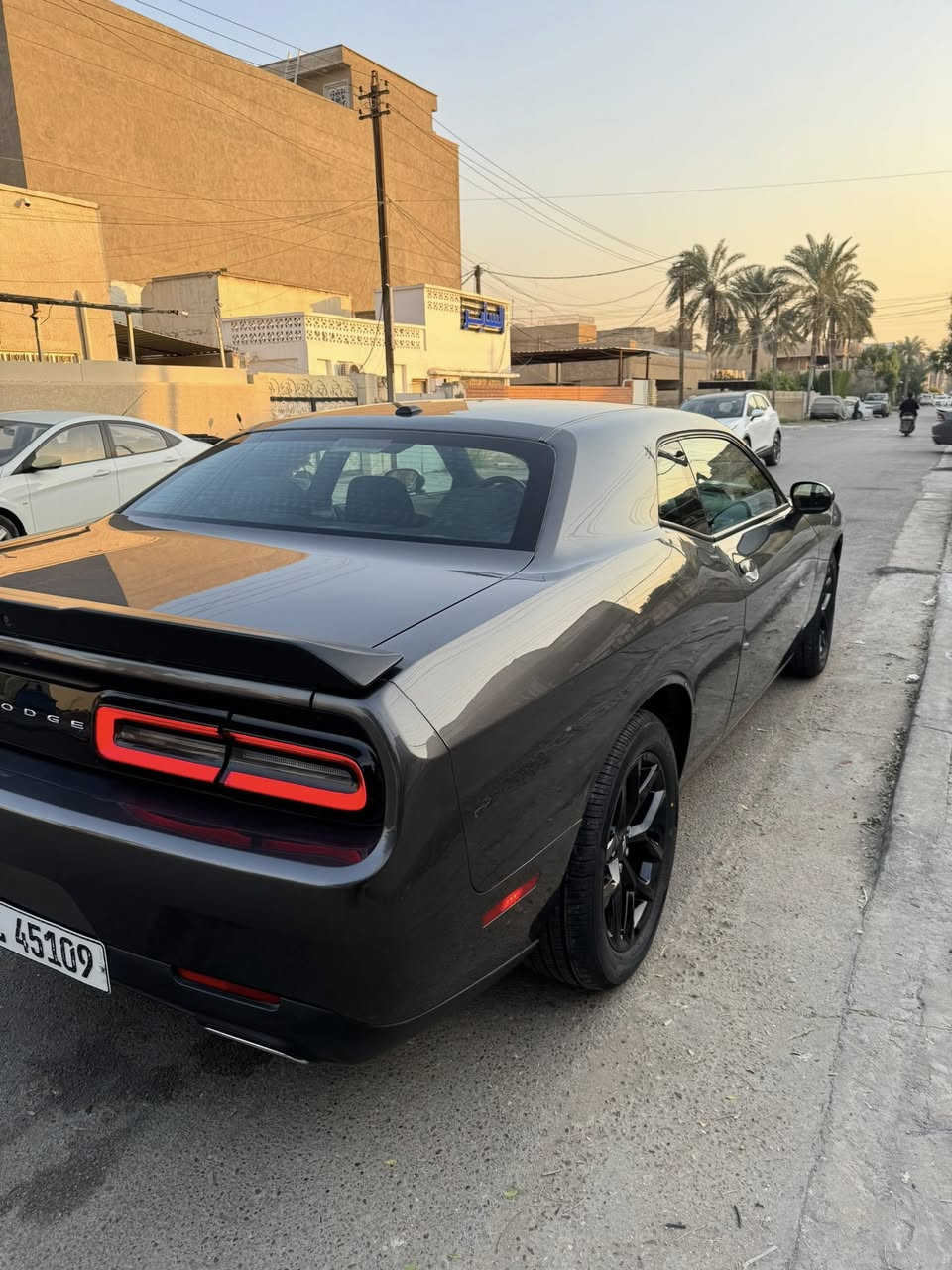 دوج جالنجر 2023 للبيع last call الاصدار الاخير SXT لون رمادي شذره بتغير ماشيه 20 الف محرك 6 سلندر 3.6cc رقم بغداد الجديد باسمي السياره بيه قطعتين صبغ بامريكا جاملغ امامي وجاملغ خلفي و قطعه صبغ بالعراق البنيد مصبوغ و الجاملغ تبديل لون يعني صبغ 3 قطع و صور الحادث موجوده بالمنشور السياره بدون دواخل فقط البراكيت الي براس الشاصي طخه خفيفه بدون تعديل و بدون صبغ دعاميه اماميه مبدله مال SRT ام اللحيه مواصفاته بصمه تشغيل و ابواب دخول ذكي شاشه لمس ام الاعدادات الاصليه كامره خلفيه كشن السايق كهرباء تحكم ستيرن لد امامي لايت زنون ويل كب عنكبوت بيانو بلاك بكلايت لد تبريد منفصل شاشه و قطعتين تبريد امامي خلفي مكان السياره بالمنصور او بحي الجامعه بغداد و السعر 19700$ و هذا رقمي لليحب يتصل ***********
