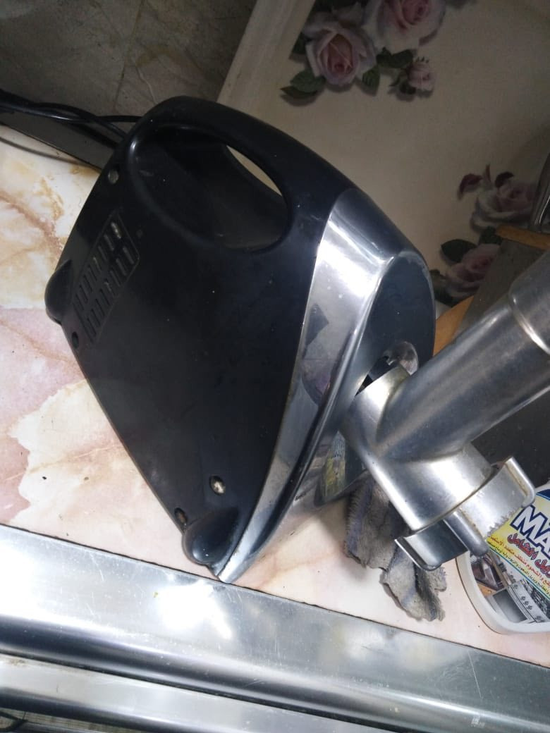 السلام عليكم 'عندي ميز طعام للبيع  وفرن كهربائي وقلايه هوائيه ومثرامه لحم  المكان الدوره الاثوريين للاستفسار ***********
