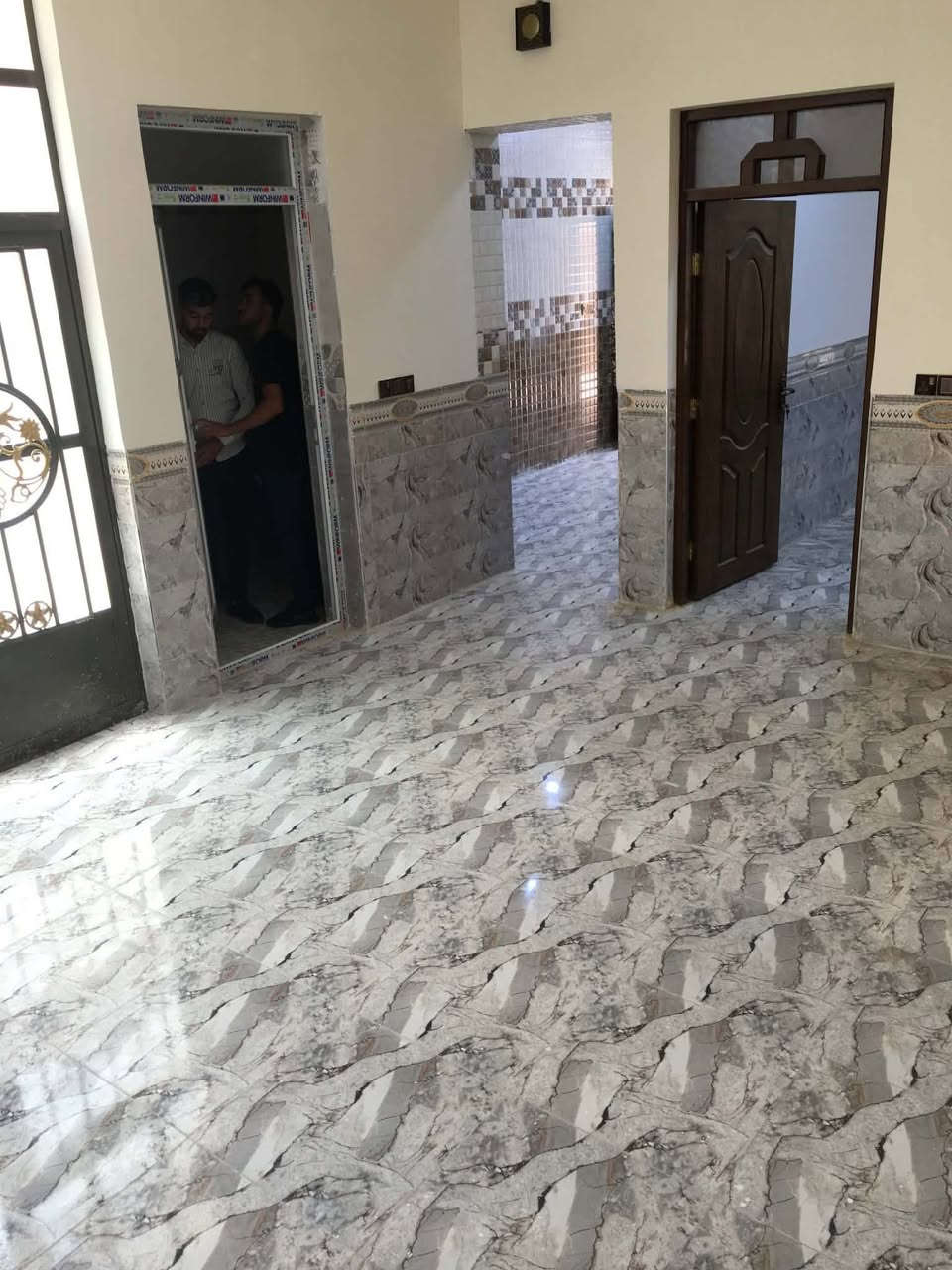 🕋بسم الله الرحمٰن الرحيم 🕋

👋السلام عليكم ورحمة الله وبركاته👋

🏪يعلن مكتب انمار للعقار

🌄الانبار قضاء الفلوجه

🏡 بيت 

#للبيع الشهداء قرب جامع المرسلين 

🚧 بناء طابوك

📐المساحه125 م  

📃طابو صرف سند تحويل ملكيه بسم شخص واحد 

🛣️شارع 8 م خدمات مجاري مجاري تبليط 

🏠طابق حديث 

🔵استقبال 
🔵مطبخ 
🔵غرف عدد 1
🔵مناور 
🔵صاله 
🔵صحيات 

 

💲#السعر المعلن  82 مليون من قبل صاحب العقار وقابل للتفاوض 

🧑‍💻عزيزي عندك عقار وتريد تبيعه باسرع وقت راسل صفحتنه نلبي لك طلبك 🙏♥️

⁉️للاستفسار اكثر مراسله صفحتنا او زياره المكتب انمار للعقار الواقع على شارع 60 مجاور اسواق الايمان ومجاور المطعم والكوفي بلاك ساراي شارع السكلات او الاتصال 

☎️***********☎️كورك 
☎️***********☎️ واتساب  

⁉️اذا كنت تملك عقار وترغب في نشره مراسله صفحتنا او زياره المكتب انمار للعقار او ارسال المعلومات على الواتساب ☎️👆

⁉️الاسعار المعلنه في مكتبنا تحدد من قبل البائع وليس المكتب ونجمع البائع والمشتري وجها لوجه لاتمام عمليه البيع

⁉️متابعه ولايك للصفحه ليصلكم كل ماهو جديد فضلاً وليس أمراً

♥️طابت أوقاتكم بكل خير ♥️
