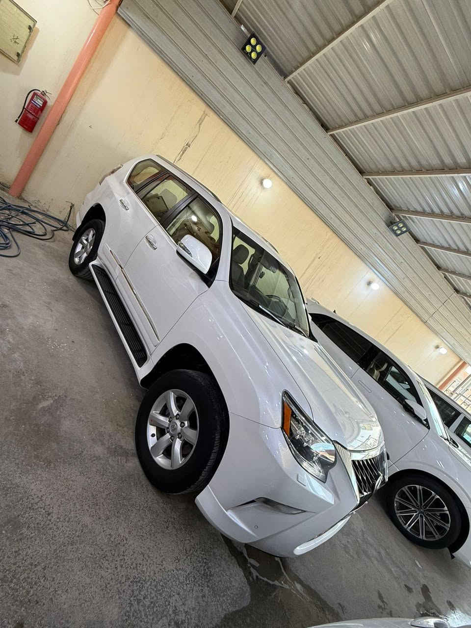 سلام عليكم لكزز برادو مديل2019  فطيم اصل
ماشيه 82اصل 
سياره كفاله عامه 
كشنات جلد حار +بارد 
فتحه بسقف 
سترين كهرباء خزن يصعد وينزل 
سياره لايت اسود زنون 
سياره رقم اربيل جديد بسم شركه
هزه وفحص جديد
رقم الهاتف ***********7بي واتساب
