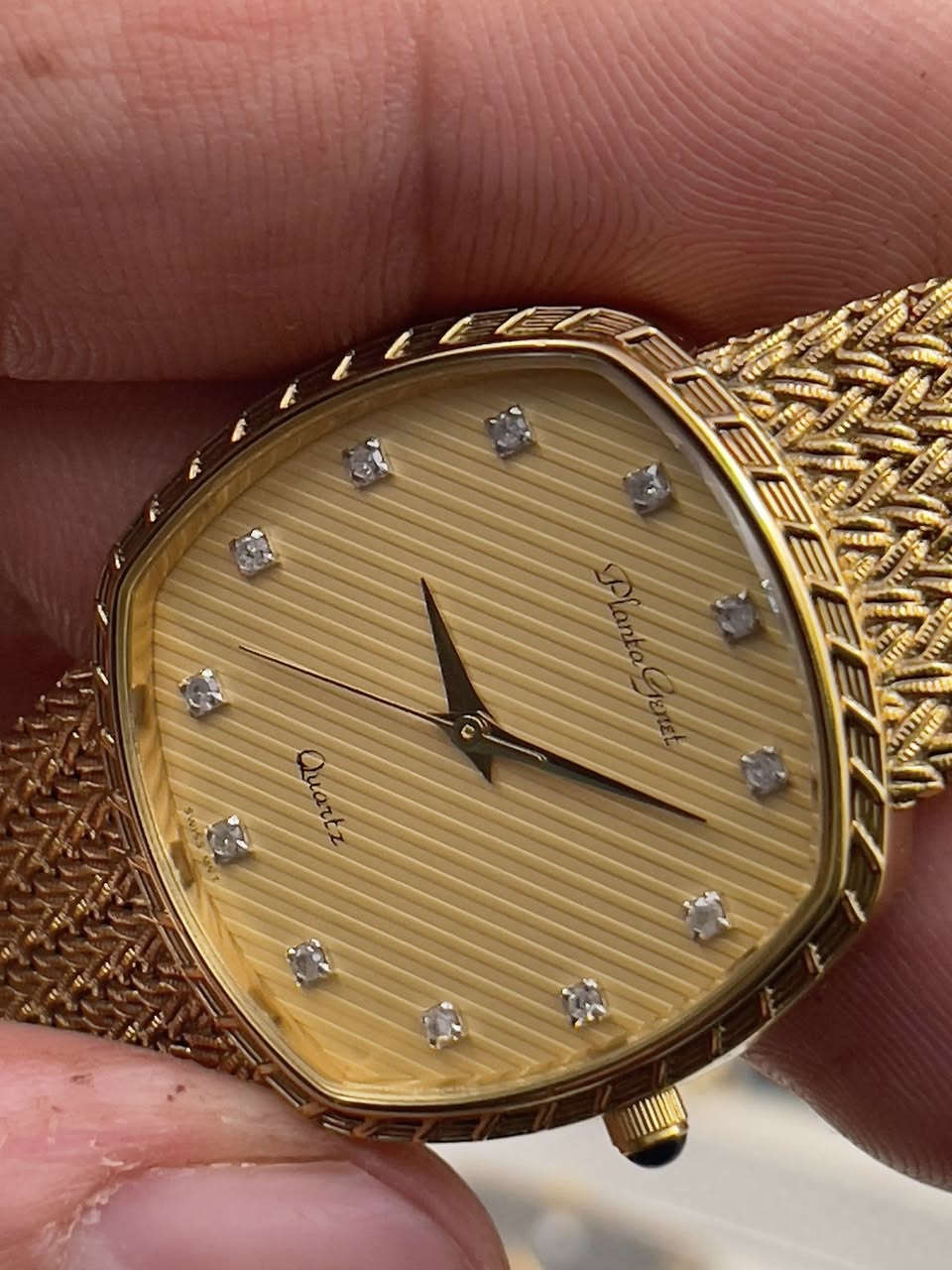 PLAUTA GENET 🇨🇭
السويسرية كُلياً
حالة الساعة 100% 
طـلاء ذهب بـالكامل
تعمل بنظام الكوارتز ألدقيق 
الماكنه مُختمه swiss
الابعاد : 30,5*30,5 mm
‎9080385 : الرقم التسلسلي
السير حصيره 
الزمبلك يحتوي على حجر 

📥للحجز و الاستفسار دايركت


**إذا كنت صاحب هذا الإعلان وتريد حذفه لأي سبب، رجاءا أرسل رسالة إلى الدعم الفني**