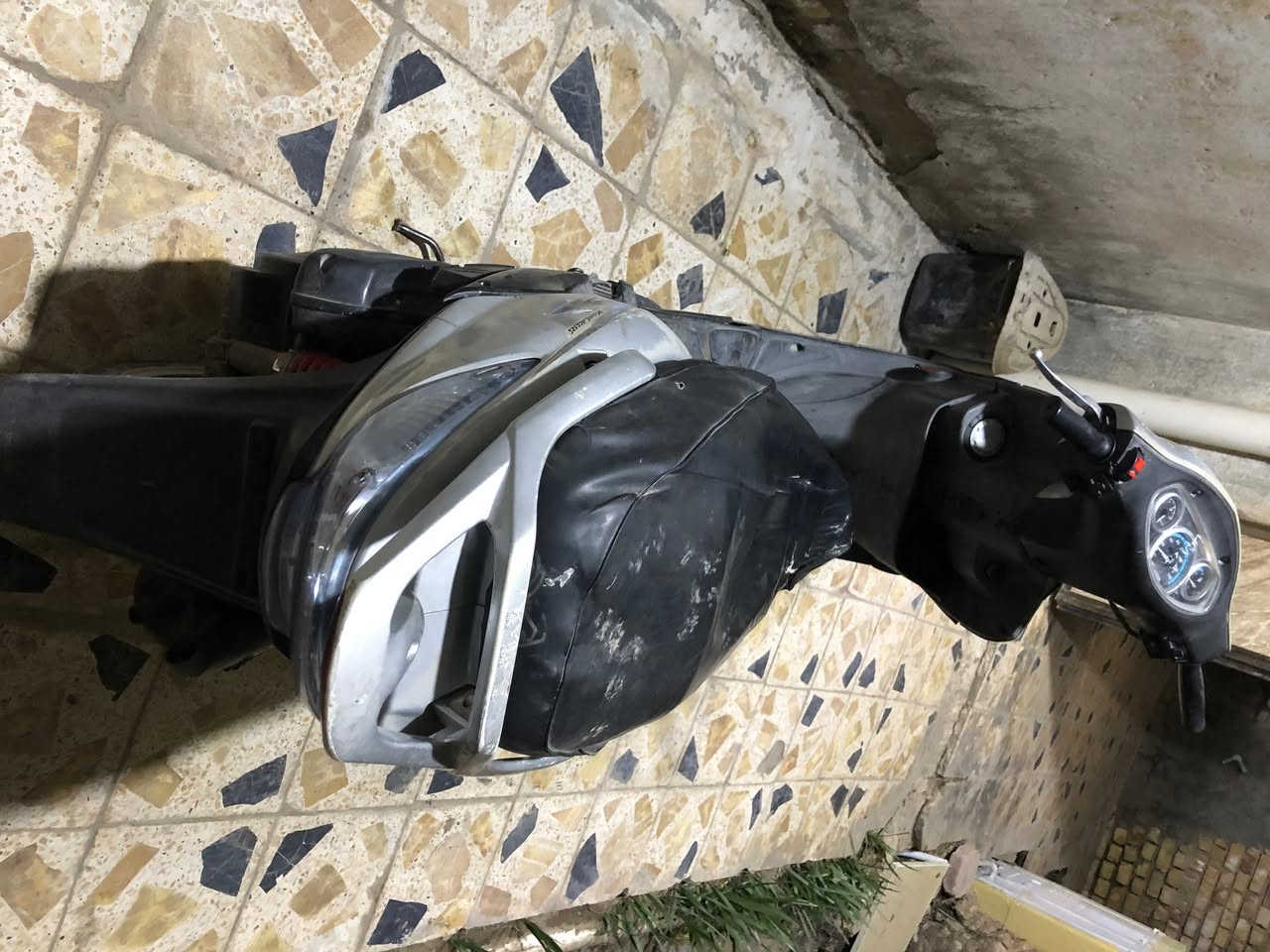 جي فور للبيع نكرة سلف عداد بانزين لايت هورن مكينة ناعمه نهضة معدل مامتواجد فيس ***********
