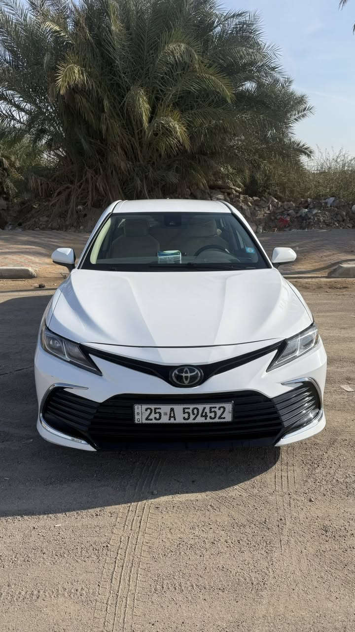 السلام عليكم 
تيوتا كامري 
لون ابيض 
سنويه جديده
موديل 2023
مواصفاتLE معروفه
تحكمات ستيرن 
كشن كهرباىي
ويل كروم 
شاشه + كامرا 
 شرط التحويل 
ضرر قطعتين (بنيد+جاملغ السايق )
مكان السياره صلاح الدين بيجي  
السعر  210  وبيها مجال للطيبين 
للأستفسار 
***********
                                                                     ***********
