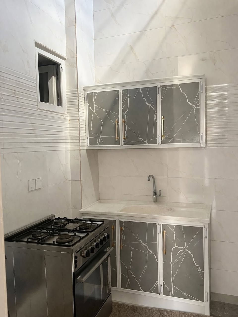 📍الموقع داره كنارة بيت  فرع مخبز ام مصطفى

🏠 بيت بيع {كيعان حجي حازم}  زراعي ١٠٥ متر طابقين.

🔴طابقه الاول متكون. مطبخ ٢ حار وبارد . غرفه نوم . استقبال. مجمع صحيات  خارجي وداخلي

🔴طابق الثاني. متكون من غرفه نوم عدد٢ مع مجمع صحيات نضام دكت في كل الغرف

💸السعر 65 و بيها مجال 

📞***********
