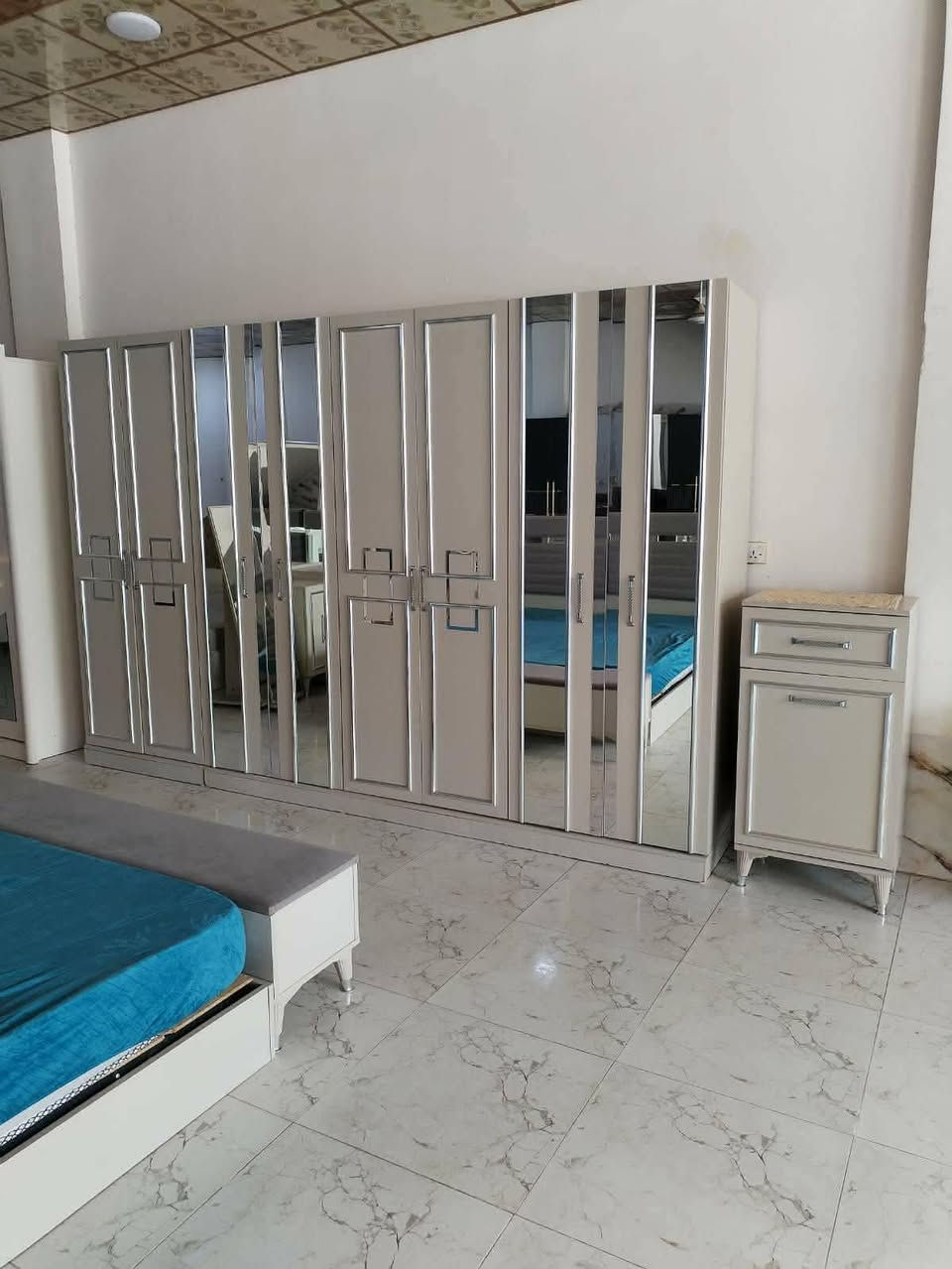 غرفه مكونه من 10 قطع مستعمله كلش قليل ماخذيها مليون و650 ورايديهاا حاليا فقط 750 مع الدوشك


**إذا كنت صاحب هذا الإعلان وتريد حذفه لأي سبب، رجاءا أرسل رسالة إلى الدعم الفني**