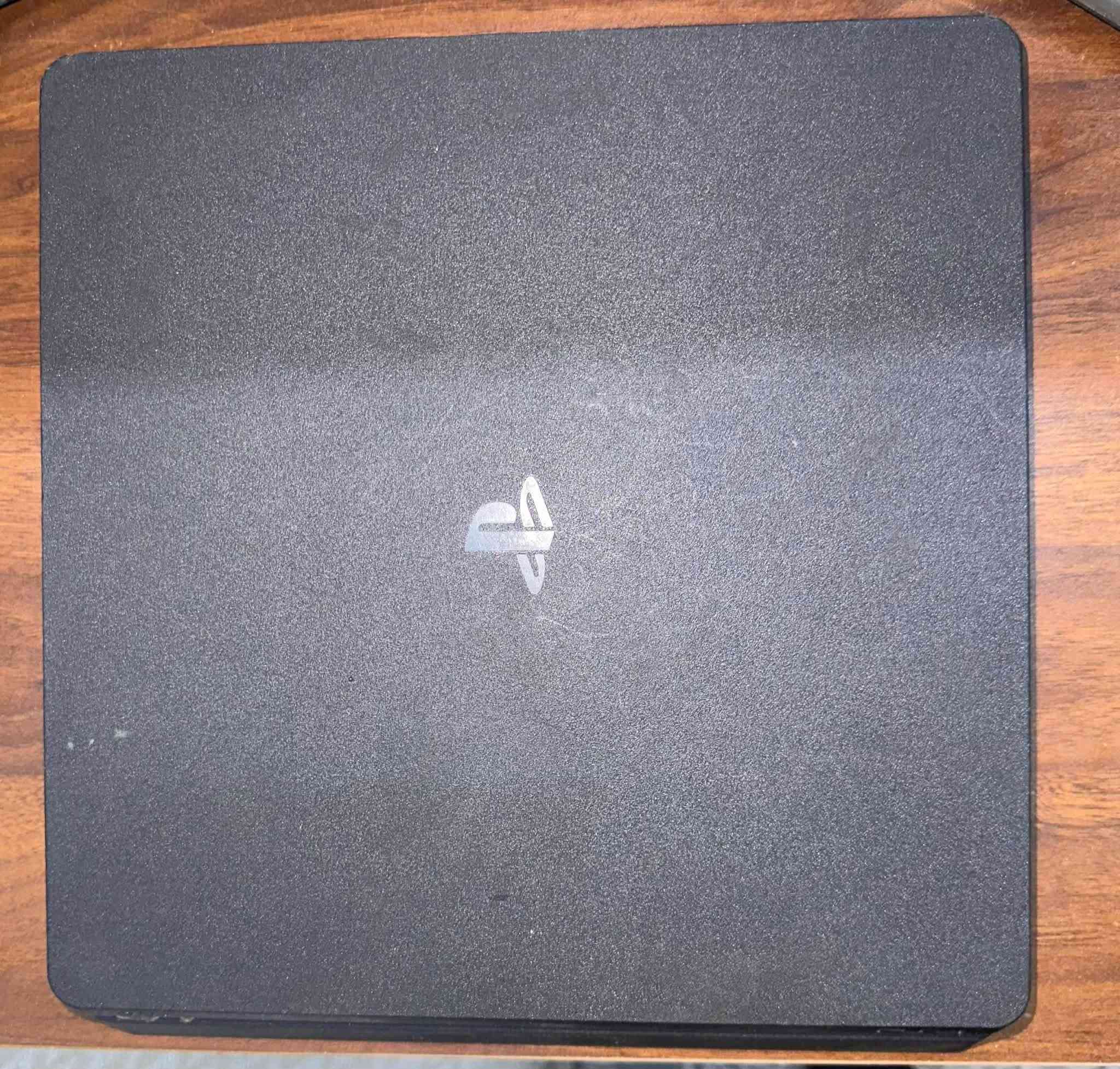PS4 سلم مستعمل
نص تيرا 
جهاز نظيف ما مفتوح  
السعر 200
المكان بغداد الغزالية
للاستفسار ***********
