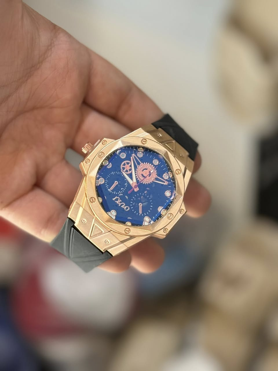 ساعات درجة اولى كلش حلوة ومرتبة سويتلكم عليهن تخفيظ سعر الساعة بس 8000دينار 😍😍😍يا بلاششش 
ساعة ضهر براغي حقيقي 
وتر برو 
كلش حلوة ومرتبة العنوان: كوت داموك الحقوقيين مجاور صيدلية حسني مقابيل كوفي شوب الاصدقاء 
اسم المحل((كلش مناسب))
للتواصل***********
