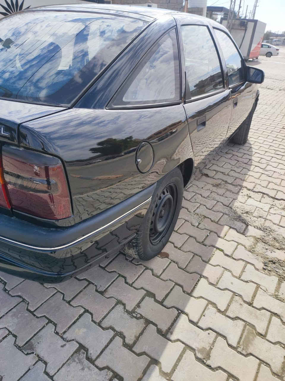 اوبل فكترا موديل١٩٩١ رقم كركوك سنوية مشروع وطني لغاية 2028 شهر 7 شرط تحويل .... أني مكلف بالنشر اتصل بالرقم صاحبها  ***********  ----  ***********
كير عادي محرك 20 ..... كوبون بنزين ⛽ موجود كير ومحرك شرط لاصرف لابخار صدر جديد تايرات جديد بطارية جديد كهربائيات كلها شغال دواخل كلش نظيف سياره لوووك كلش حلو ونظيف سعر ٣٤$ وبيها مجال شراي اتصل بالرقم صاحبها مكان سياره كركوك كركوك, العراق
